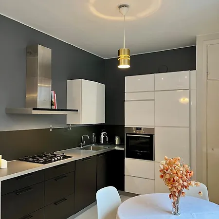 Apartment Modern In Trendy